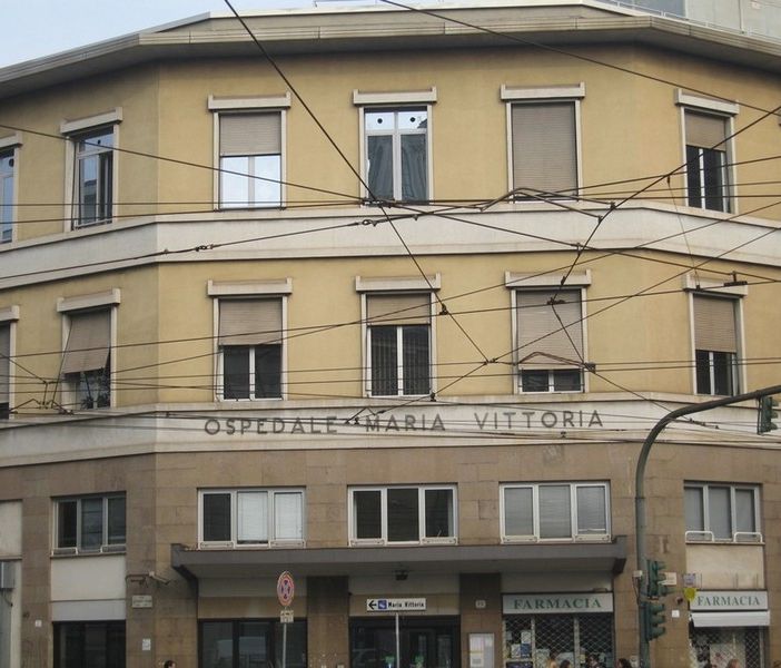 Furto tra le corsie del Maria Vittoria: 60enne si aggira tra i reparti con delle forbici e ruba un cellulare