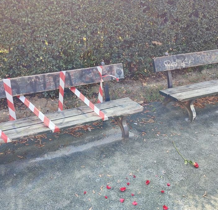 Giardini Reali, parco giochi rinnovato ma panchine vecchie: “Le nuove assi sono in arrivo, questione di giorni”