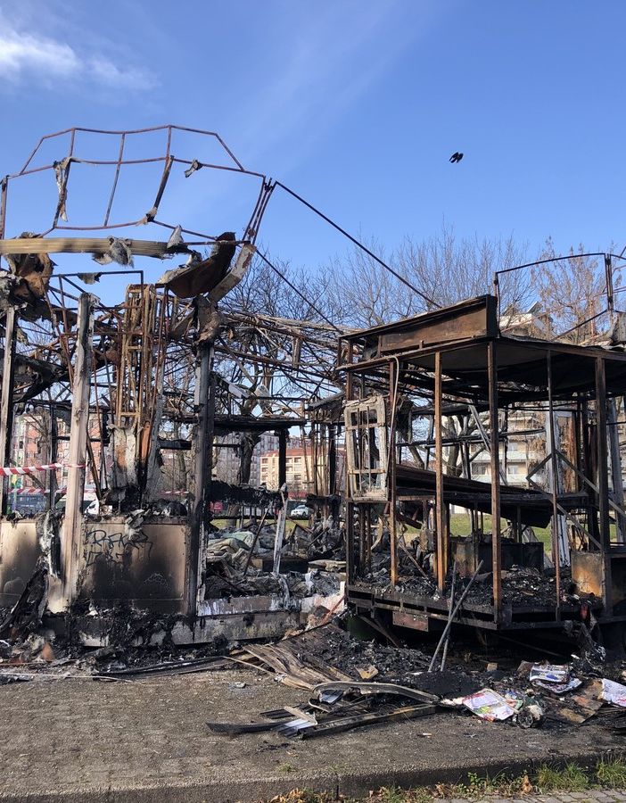 Notte di terrore al Di Vittorio, incendio distrugge la giostra dei bimbi [FOTO]