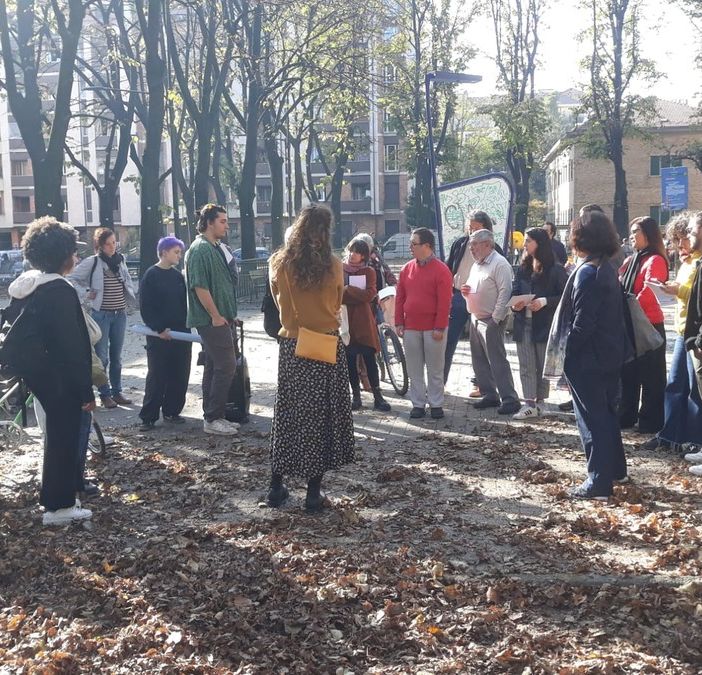 Le passeggiate per segnalare gli immobili vuoti da restituire alla collettività ad Aurora e Barriera di Milano