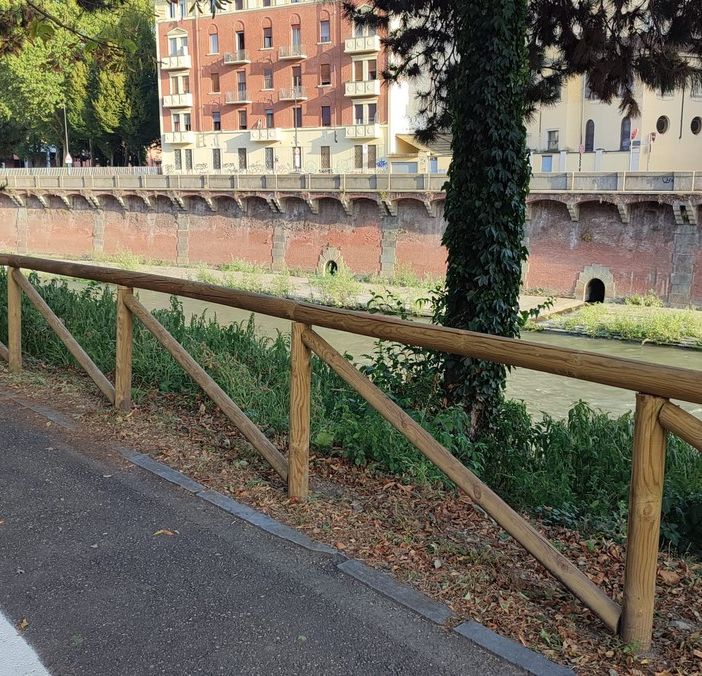 Il lungo Dora rinasce non solo grazie alla nuova ciclabile, ma anche alla riqualificazione delle staccionate