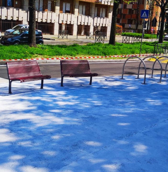 Panchine, murales e punto sosta per bici: nuova piazza pedonale davanti alla scuola &quot;Alvaro-Gobetti&quot;