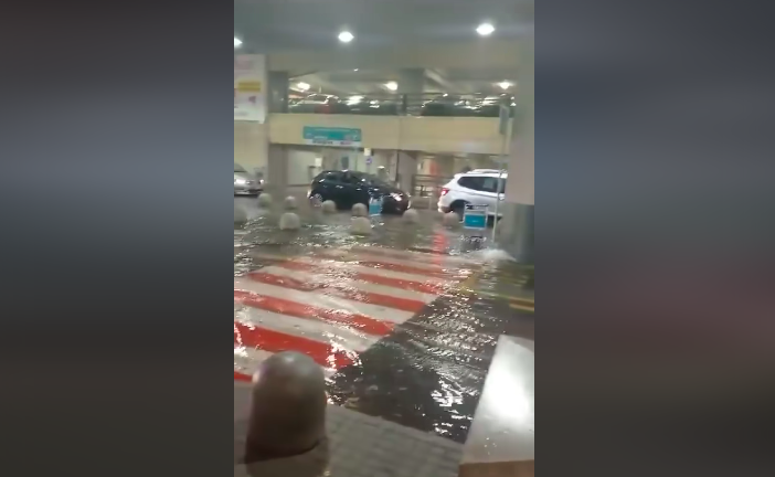 Maltempo, nubifragio su Caselle: allagata la strada d'ingresso dell'aeroporto. Voli dirottati su Malpensa e Liguria