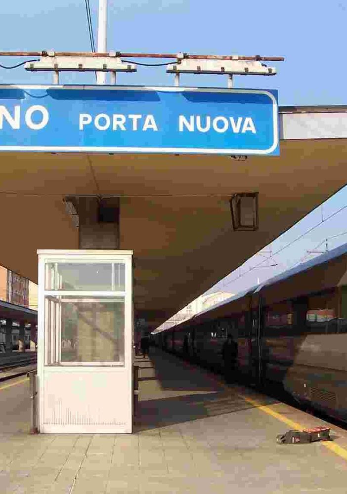 Persona tra i binari a Moncalieri: mattinata di passione a Porta Nuova