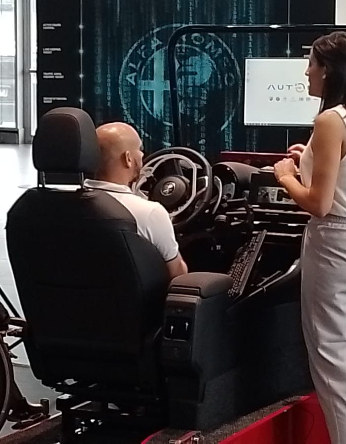 Un simulatore Alfa Romeo Tonale per i guidatori con disabilità: Stellantis lancia la novità a partire da Torino