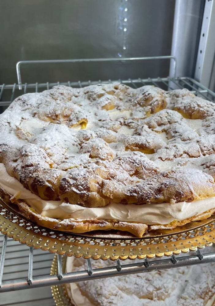 La rivalità gastronomica italo-francese si disputa anche sul dolce: la Torta Tropeziana