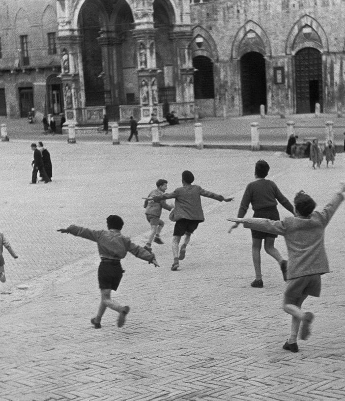 Henri Cartier-Bresson e Riccardo Moncalvo sono le prime due mostre del 2025 da Camera