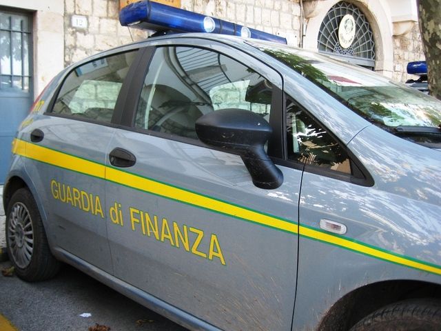 Rubava motori di auto: nei guai 37enne di Ciriè