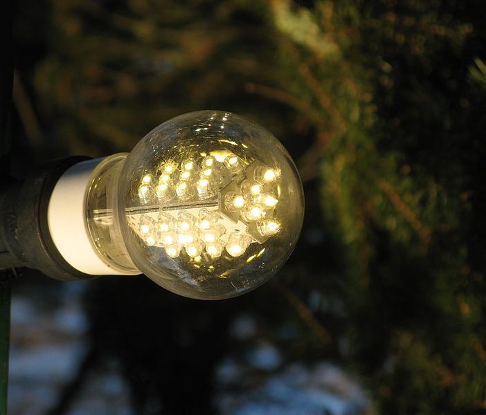 Lievitano ancora i costi di luce e gas. Come limitare i consumi?