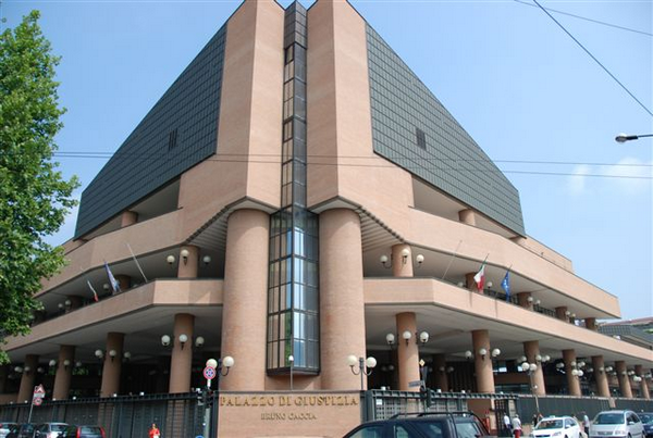 Sei indagati dalla Procura di Torino per corruzione, tra loro anche un carabiniere