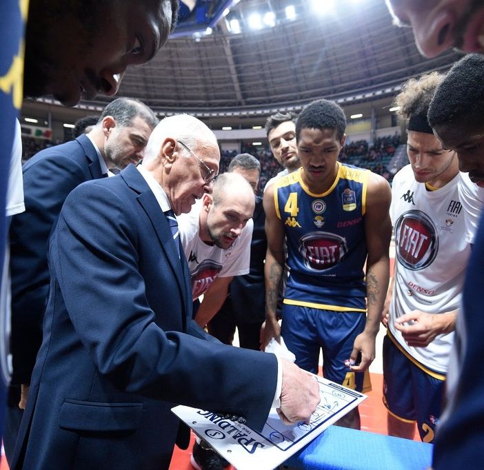 Basket, la Fiat Torino riprende gli allenamenti di squadra con coach Larry Brown