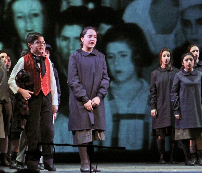 &quot;Brundibár&quot;, dal ghetto di Terezín al palco: l'opera simbolo di speranza, con le giovani voci del Teatro Regio