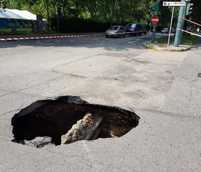 Torino, i soldi delle Circoscrizioni per tappare le buche e sistemare i marciapiedi sono finiti a giugno
