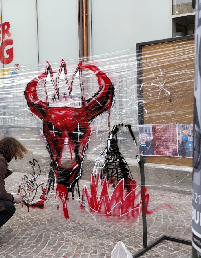 Street art e pranzo sociale: così gli studenti torinesi offuscano il Burger King