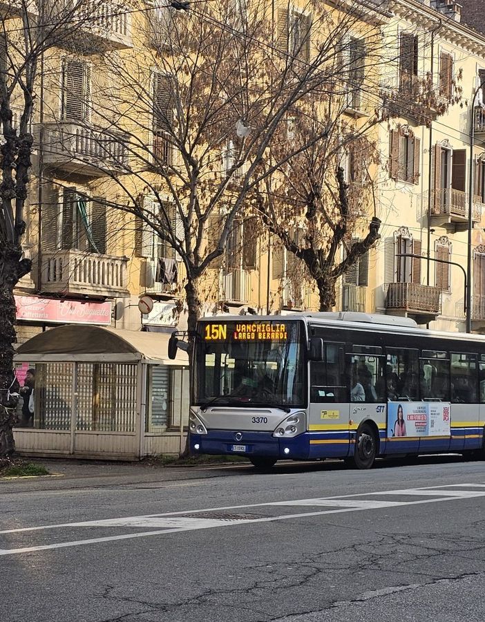 bus mezzi pubblici fermata