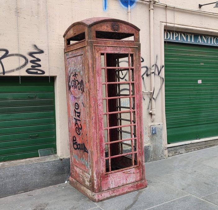 cabina telefonica rossa