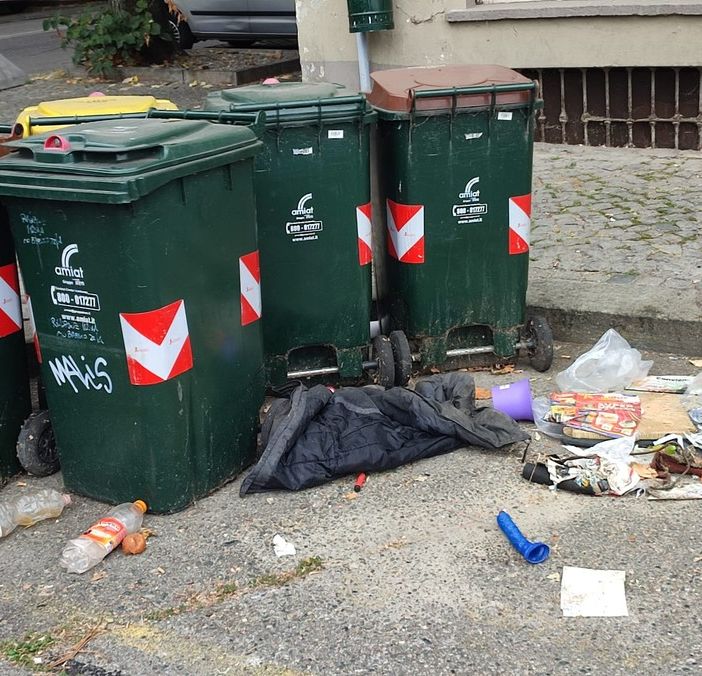 Aurora, via Aosta resta un wc per cani e il simbolo dell'inciviltà umana