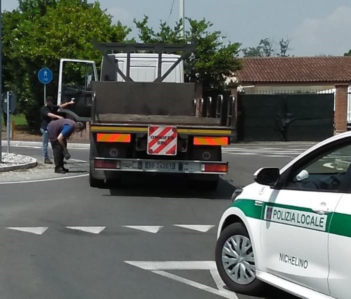camion fermo polizia locale nichelino