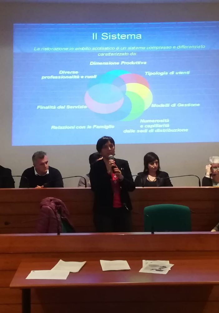 I fornitori Camst si presentano al Comune di Grugliasco: alimenti bio nelle mense scolastiche [VIDEO]