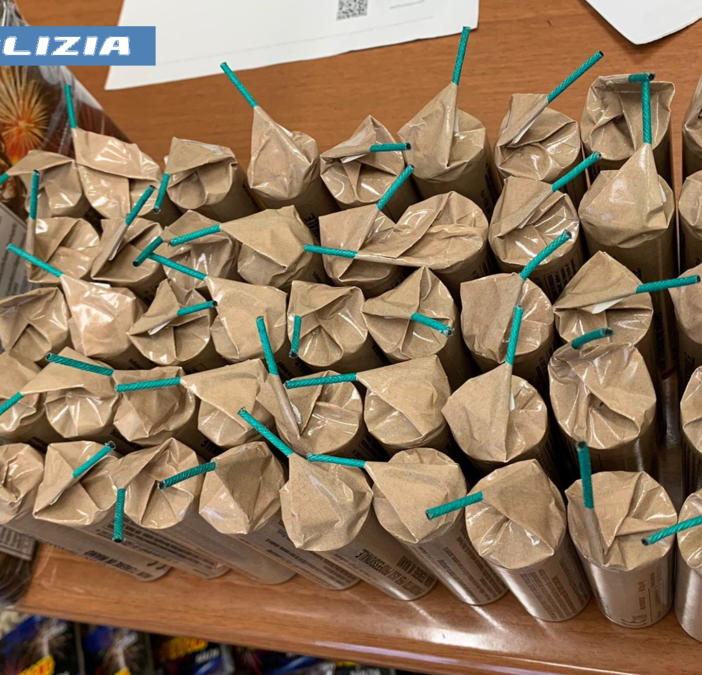 Trovati in possesso di bombe carta e candelotti: nei guai due persone