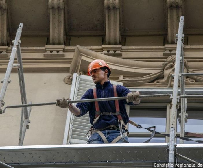 Sicurezza sul lavoro, il Covid &quot;sgonfia&quot; le denunce, ma l'allarme resta alto