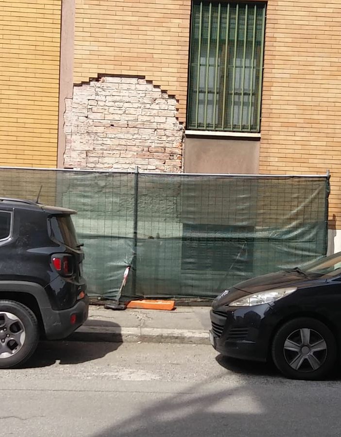 In via Mazzè il cantiere eterno di Lucento: &quot;E' così da due anni, nessuno interviene&quot;