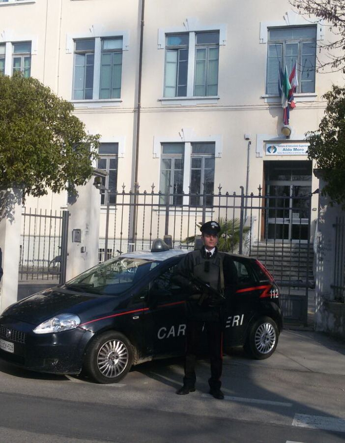 Rivarolo, tenta un furto al liceo Aldo Moro: arrestato