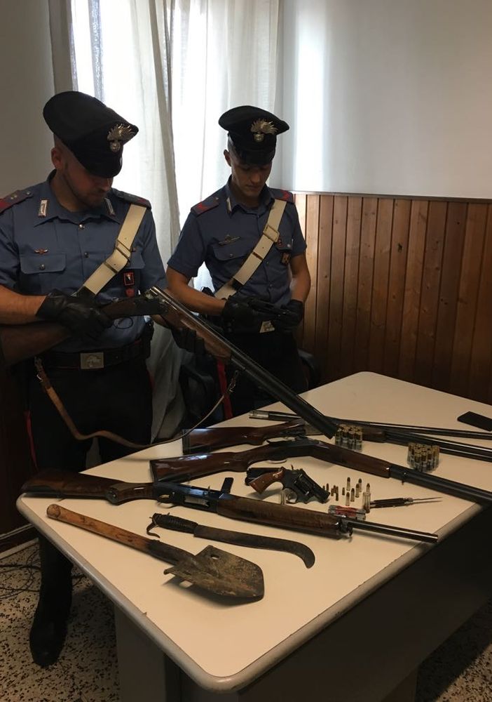 Stupinigi, travestito da donna minaccia con una pistola tre automobilisti: denunciato