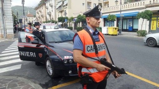 In fuga con 10mila euro dopo la rapina alla banca di Bra: arrestato un torinese