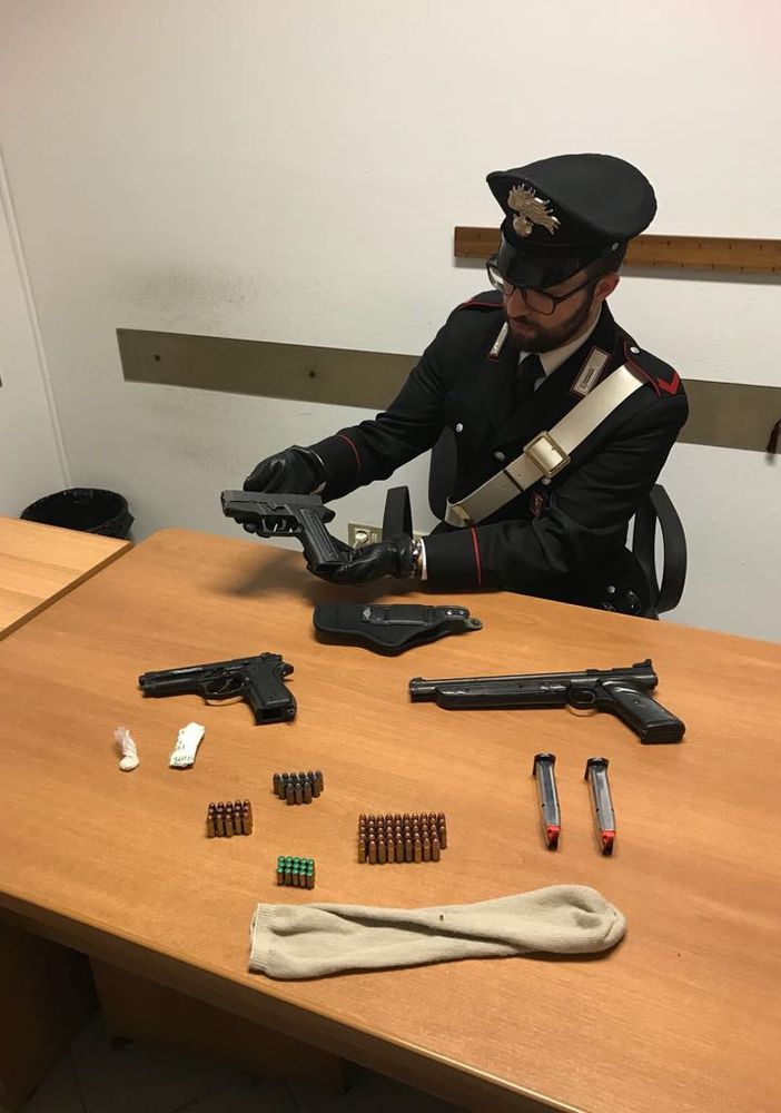 Armi, munizioni e cocaina nascosti nella villa di un imprenditore