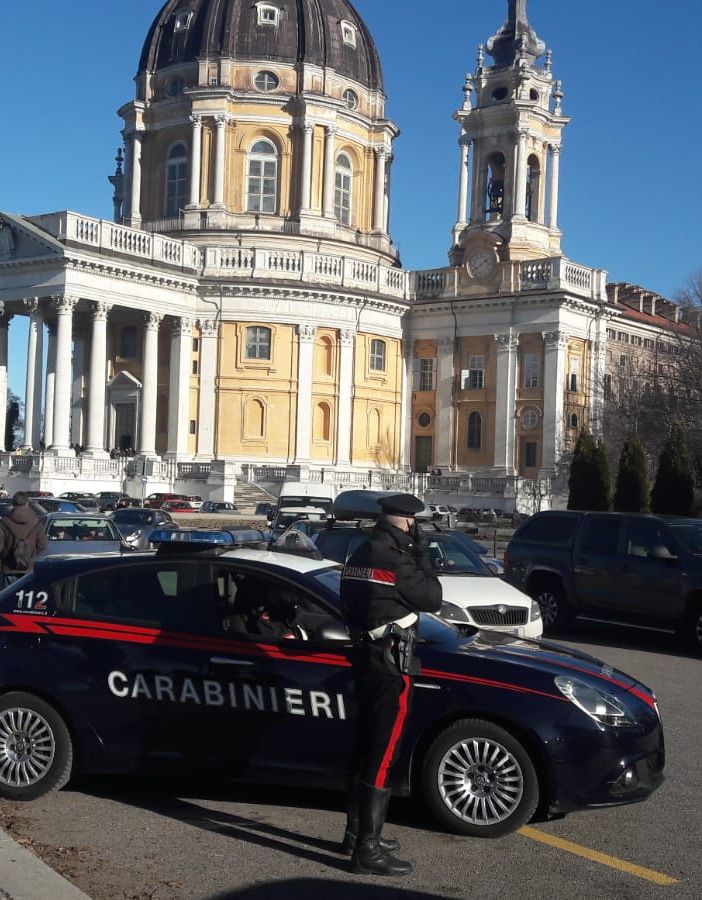 Furti nelle auto parcheggiate davanti alla basilica di Superga, due sinti arrestati a San Mauro dopo un lungo inseguimento
