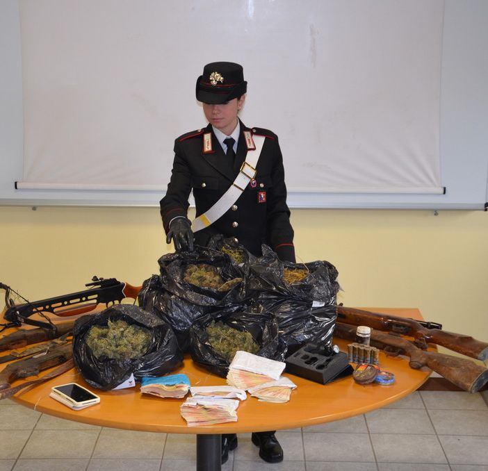Armi e droga in giardino, arrestato un pensionato a Volpiano