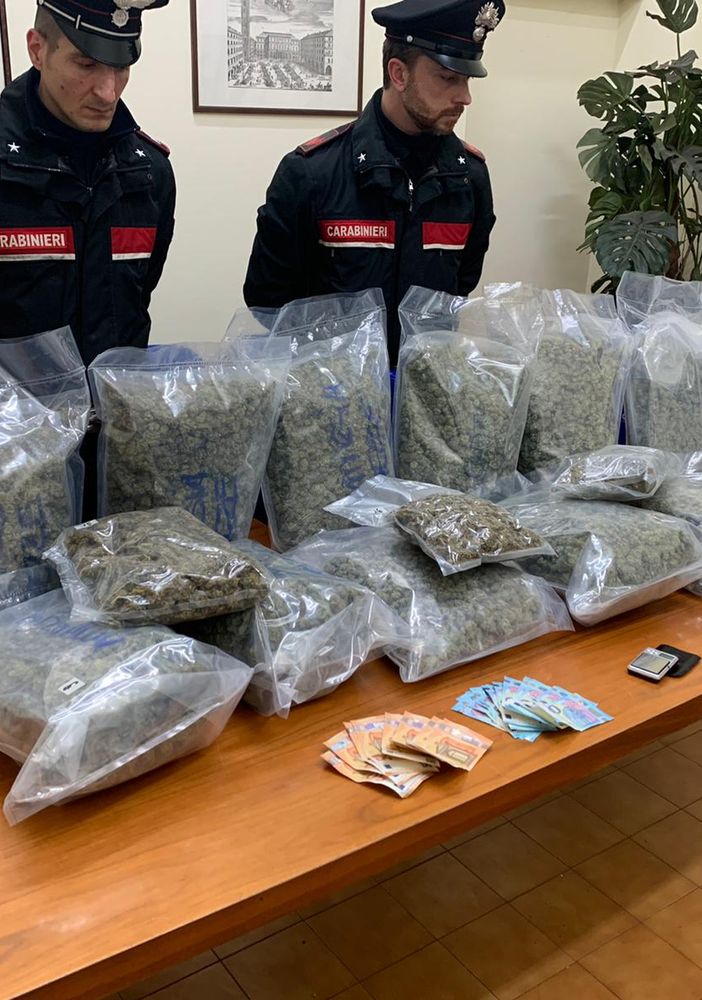 Spaccio, quattro giovanissimi arrestati dei carabinieri a Torino (VIDEO)