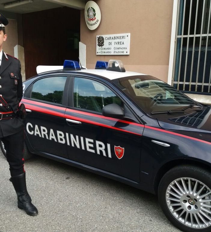Ivrea, tenta il suicidio soffocandosi con un sacchetto: salvata dai Carabinieri
