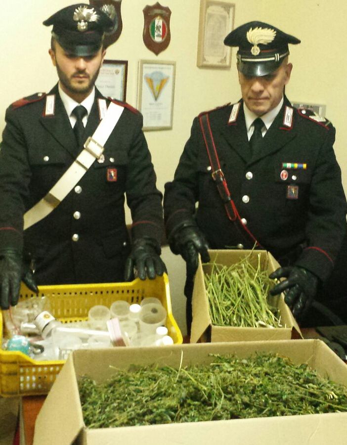 Cuorgné, nasconde due chili di marijuana in casa: arrestato dai carabinieri (VIDEO)