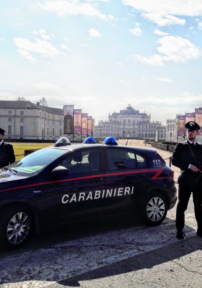 Stupinigi, chiedono il pizzo alla &quot;collega&quot; per lasciarla lavorare: arrestate due prostitute