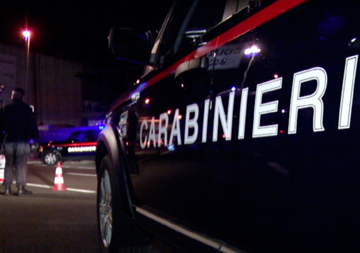 Spari nella notte in via Buniva: un africano ferito a una gamba