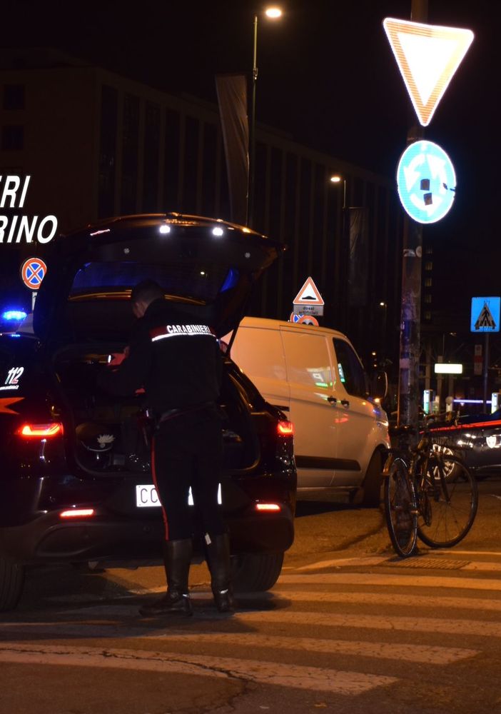 Doppio tentativo di furto in supermercato, scattano le manette per due persone