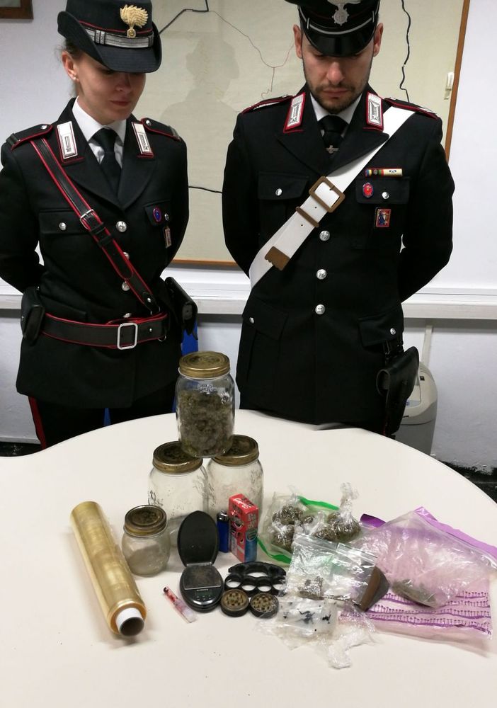 Villar Perosa, 19enne di Porte trovato in possesso di marijuana