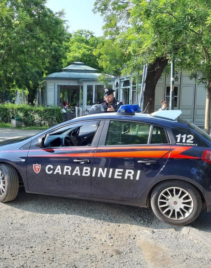 Due aggressioni in due giorni a Pinerolo: vittime una donna, due passanti e i clienti di un bar