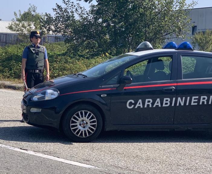 Perseguita la ex compagna e cerca di investirla, arrestato 32enne di Castellamonte