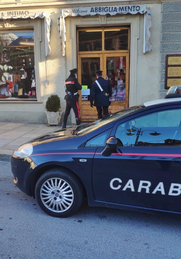 Aggredita e rapinata nel suo negozio a Bussoleno: &quot;Volevo chiudere, ma i carabinieri mi hanno dato la forza di continuare&quot;
