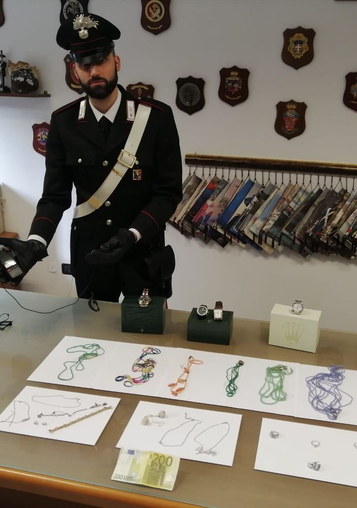 Cinque denunce per furto al campo nomadi di Rebaudengo: recuperati orologi e pietre preziose