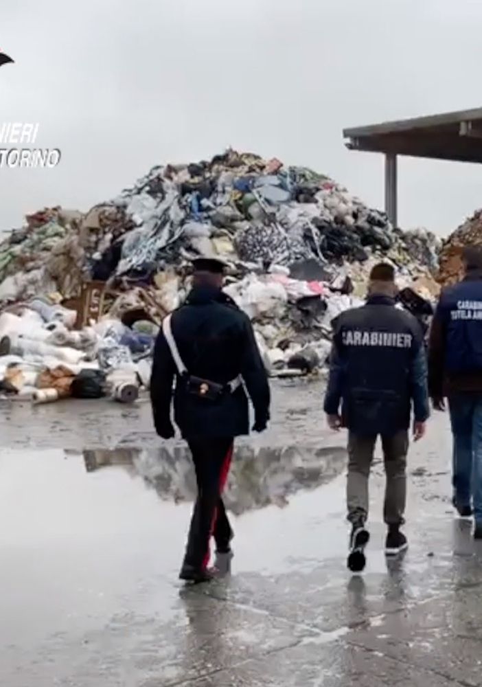 Piobesi Torinese, marito e moglie denunciati per rifiuti custoditi fuori dalle regole