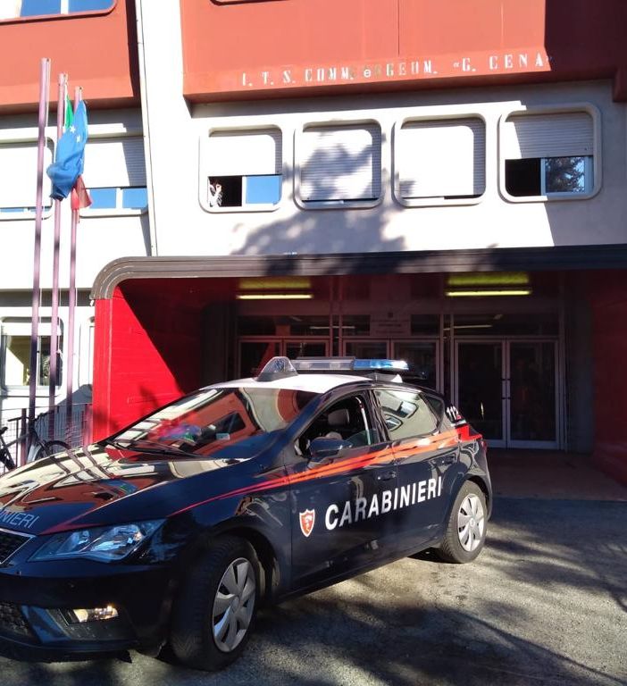 Ivrea, arrestato dai carabineri per tentato furto in una scuola