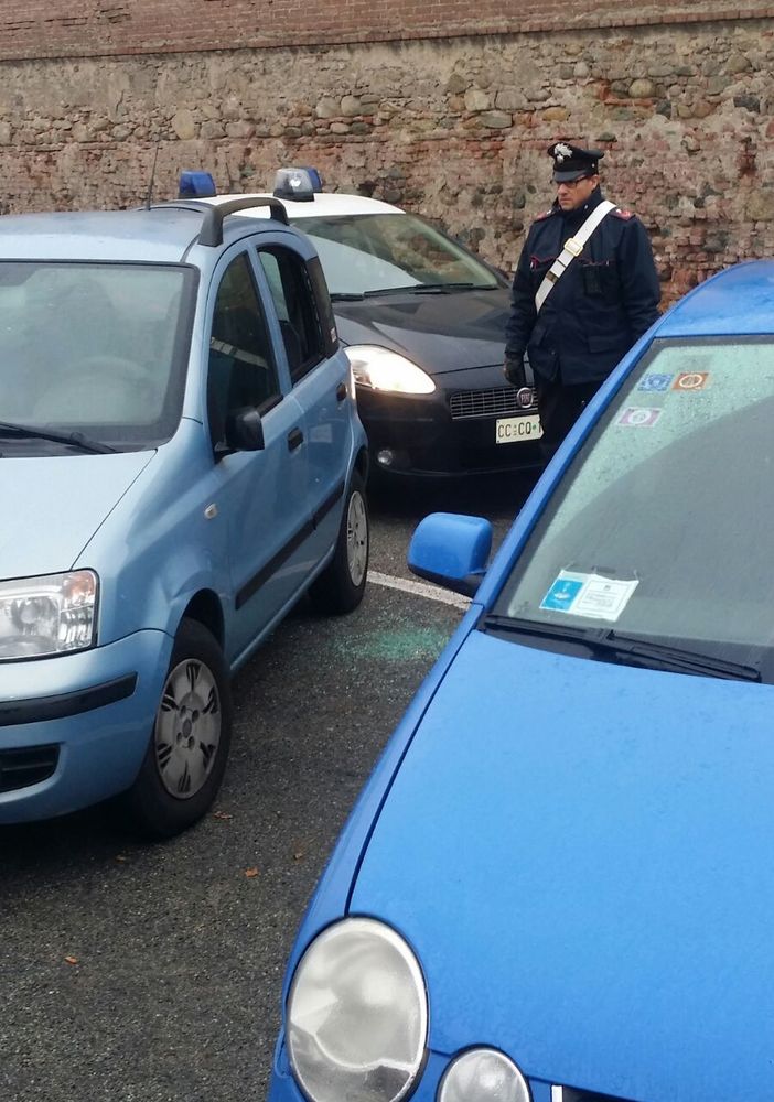 Nichelino, accoltella il convivente con due colpi al torace e poi tenta il suicidio