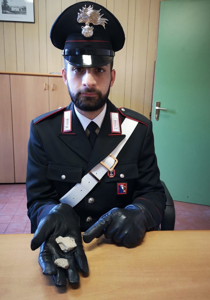 Tentano la truffa dello specchietto ai danni di una donna di 78 anni, ma vengono arrestati