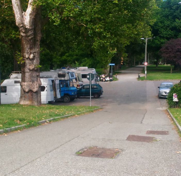 Viale Michelotti: limiti alla sosta per arginare i caravan a Torino