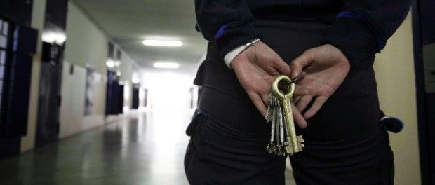 Agente della penitenziaria aggredito da un detenuto al carcere delle Vallette