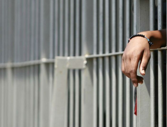 Ennesima aggressione nel carcere di Torino, detenuto sputa in faccia e poi ferisce un agente